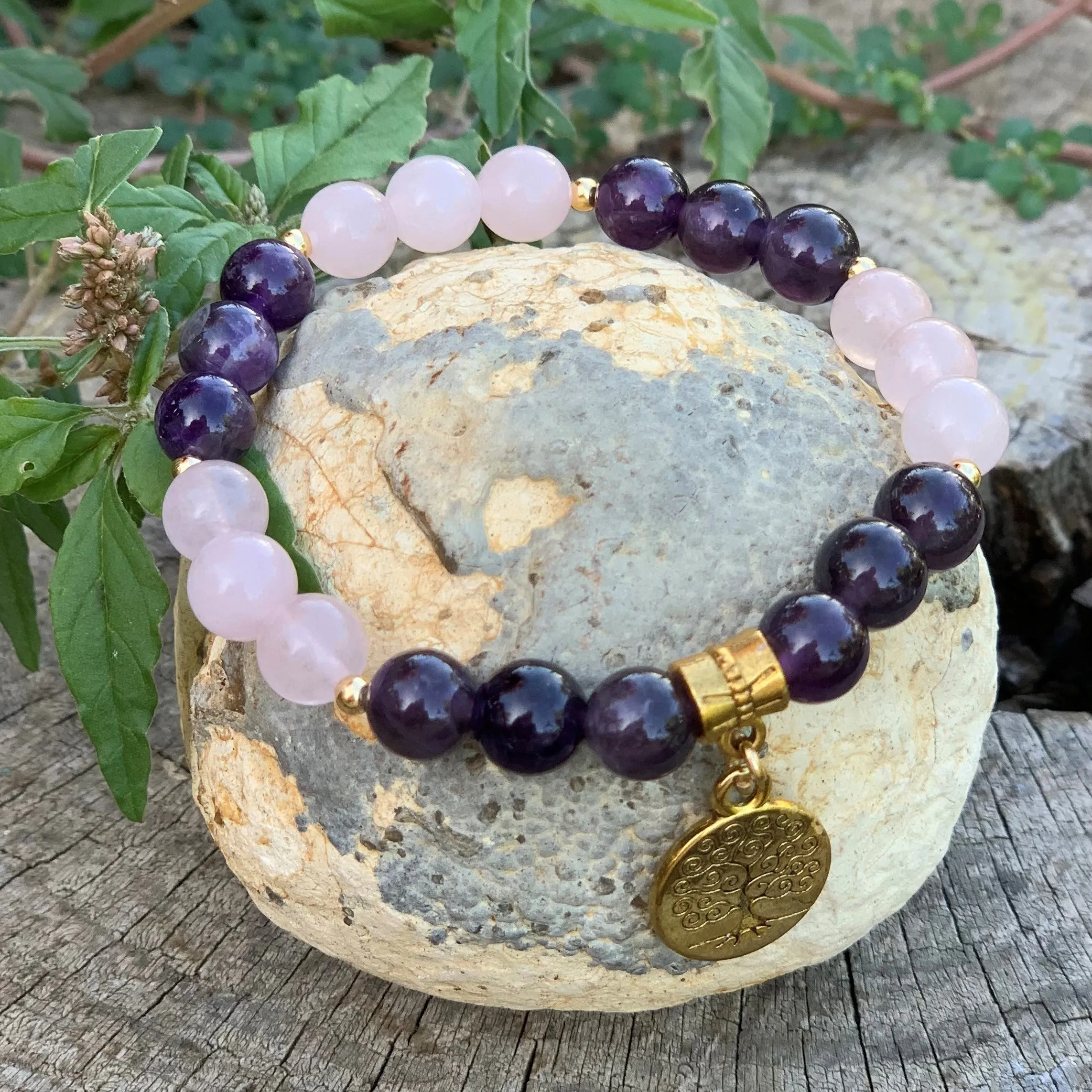 Amethyst and rose quartz bracelet in natural pearls