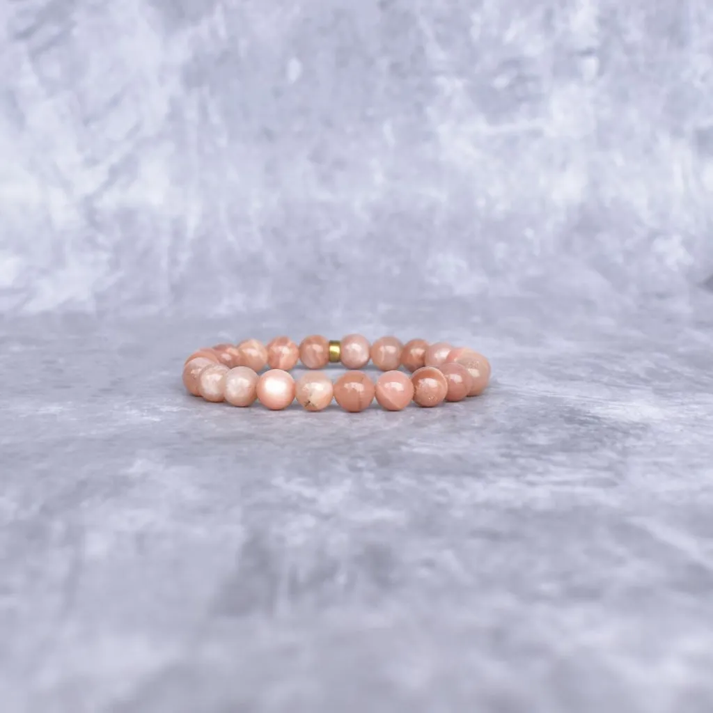 Basic - Peach Moonstone Bracelet