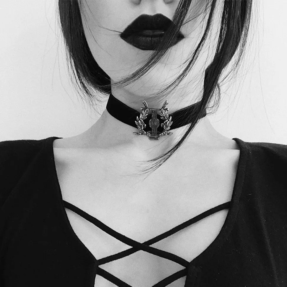 Black Lyre choker