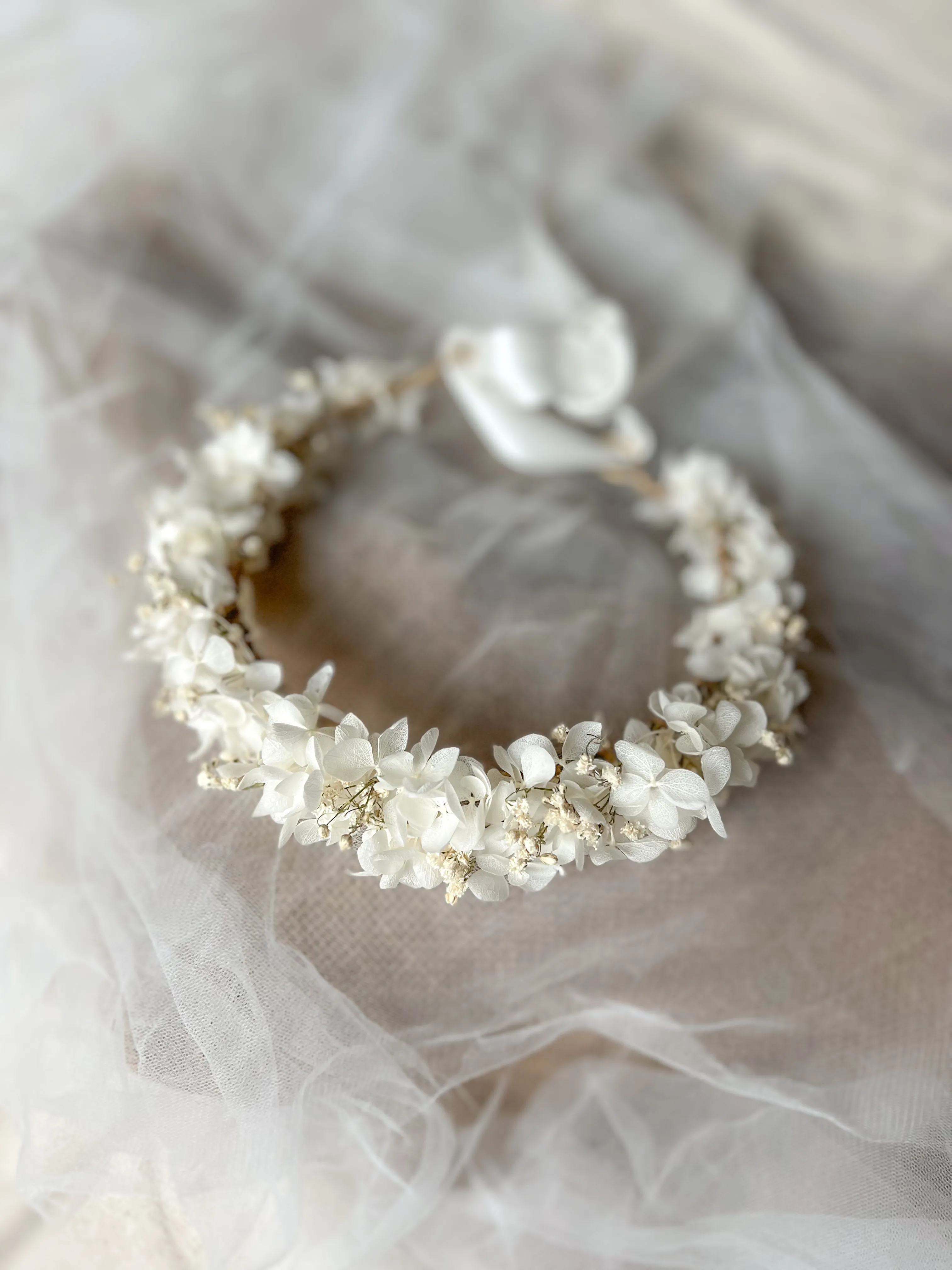 Boho Flower Crown, White Hydrangea and Gypsophila Headband, Dried Flower Hair Wreath for Brides, Minimal Wedding Tiny Floral Crown