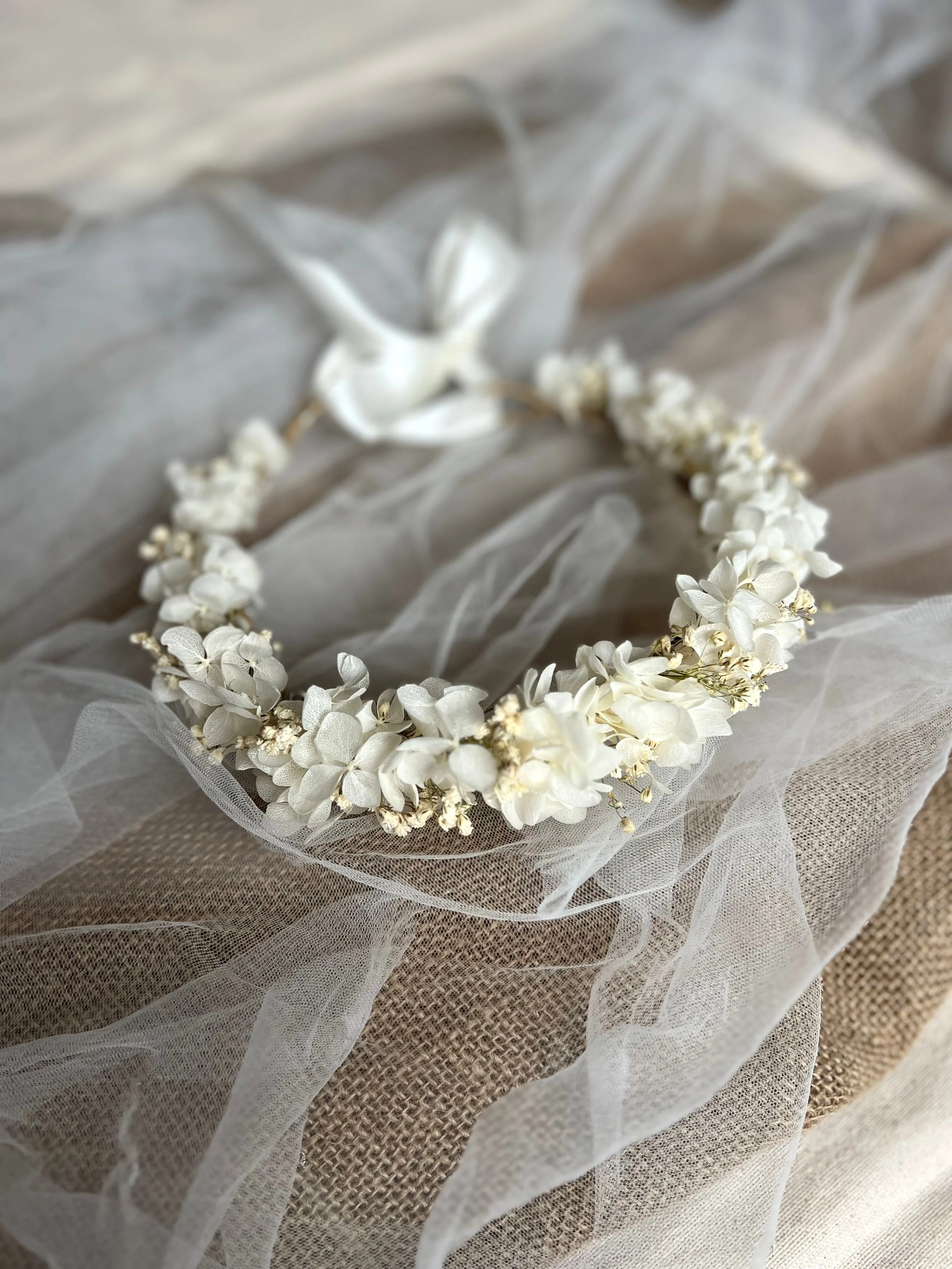 Boho Flower Crown, White Hydrangea and Gypsophila Headband, Dried Flower Hair Wreath for Brides, Minimal Wedding Tiny Floral Crown