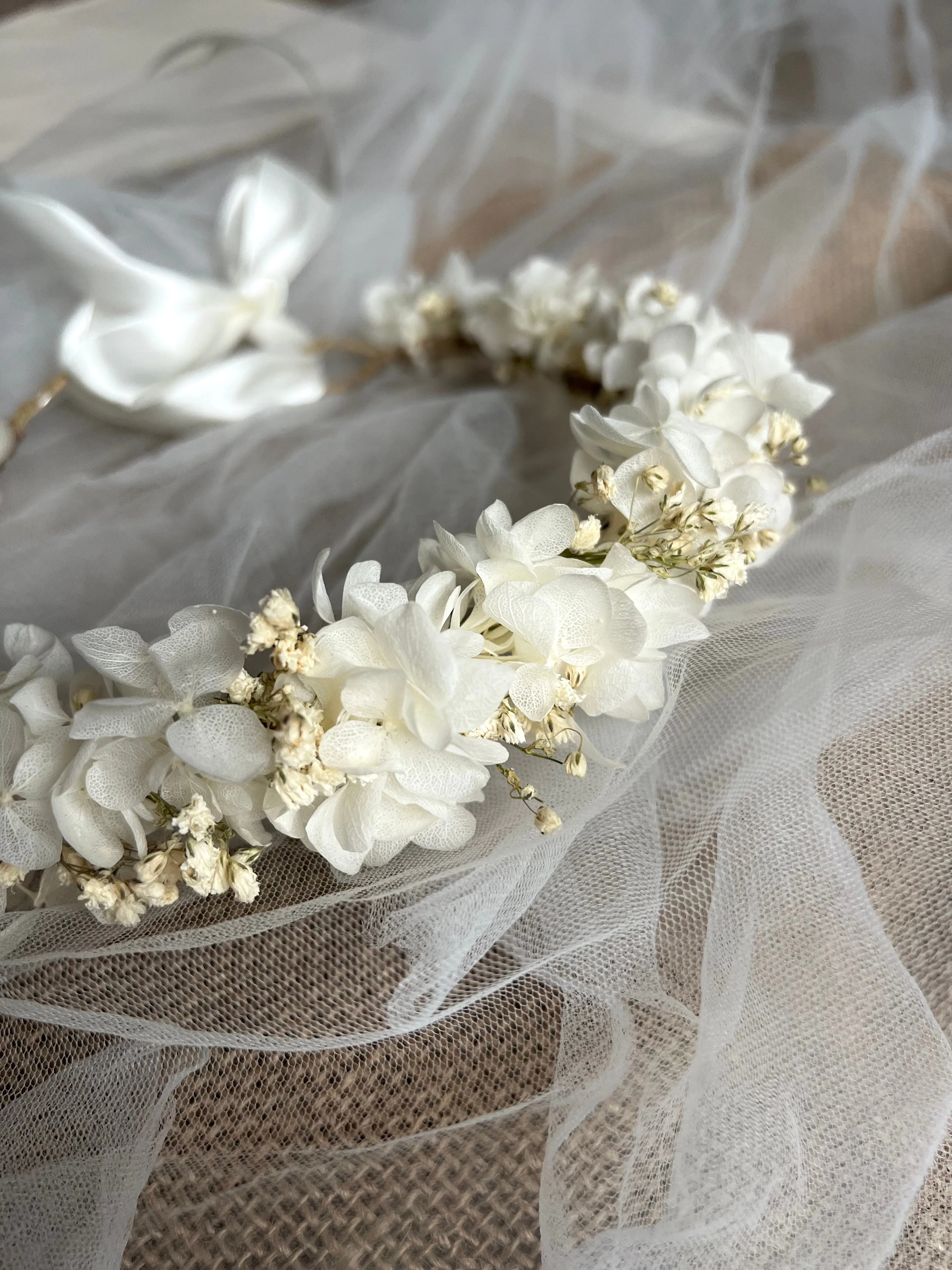 Boho Flower Crown, White Hydrangea and Gypsophila Headband, Dried Flower Hair Wreath for Brides, Minimal Wedding Tiny Floral Crown