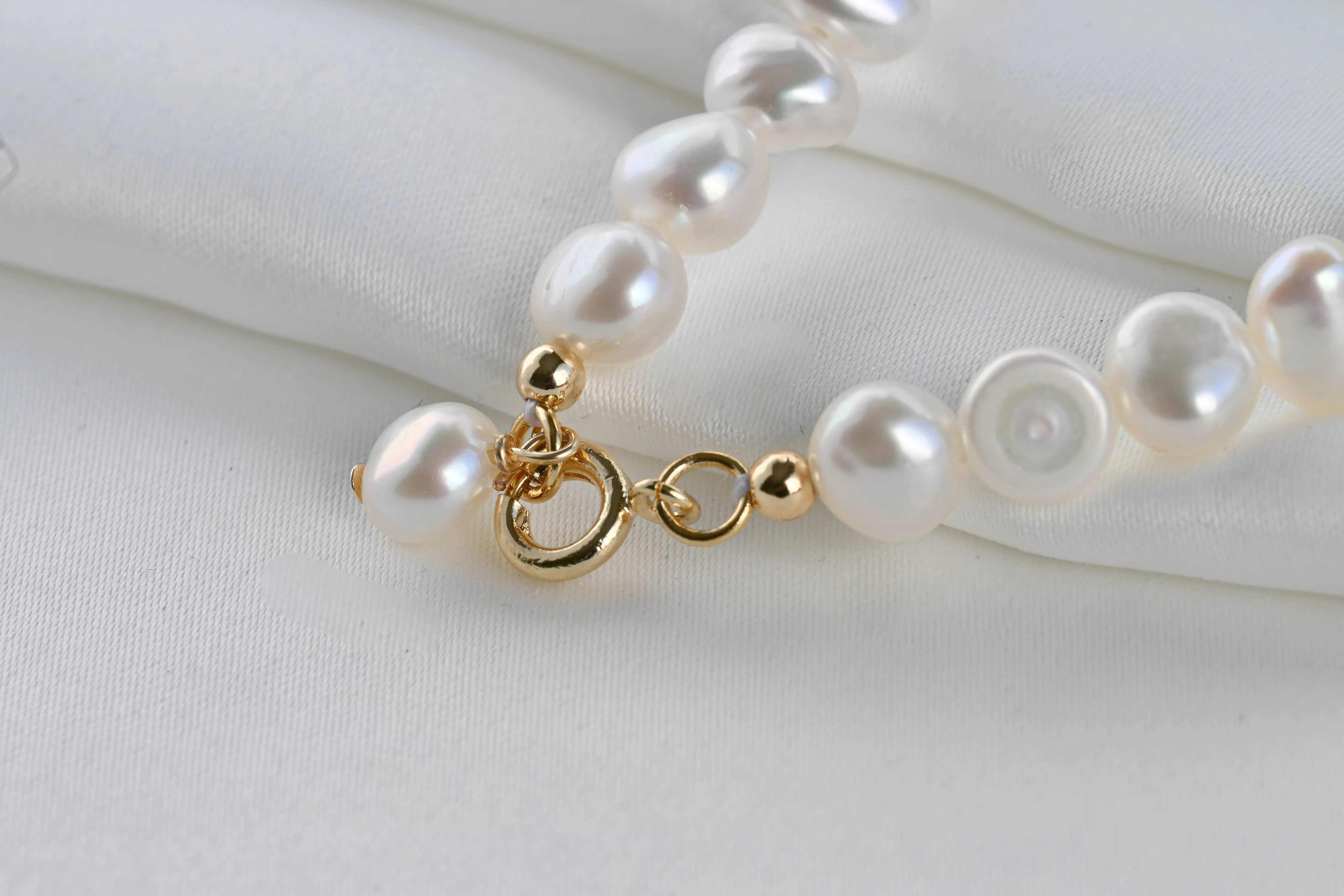 Dainty Pearl Bracelet