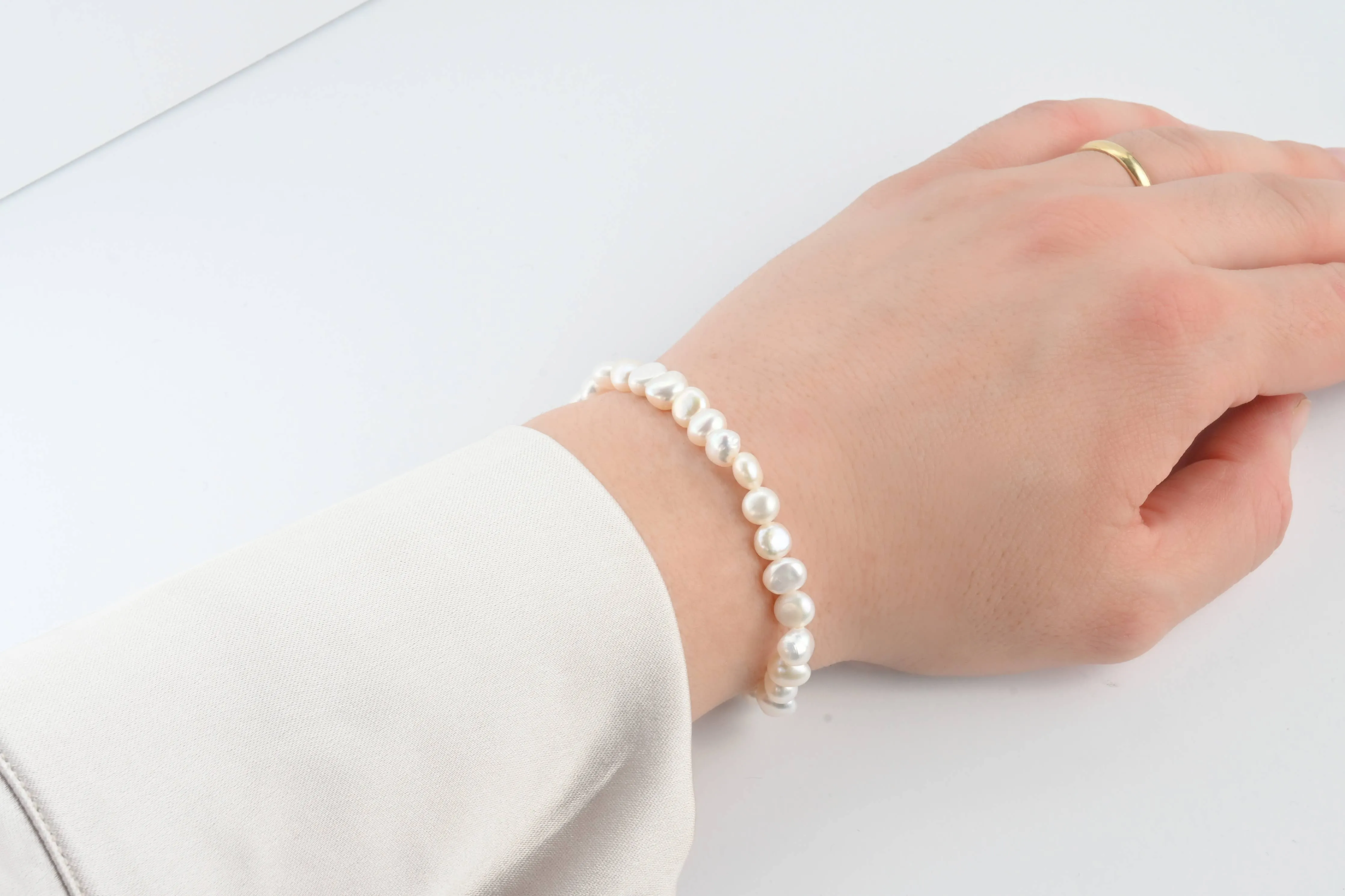 Dainty Pearl Bracelet