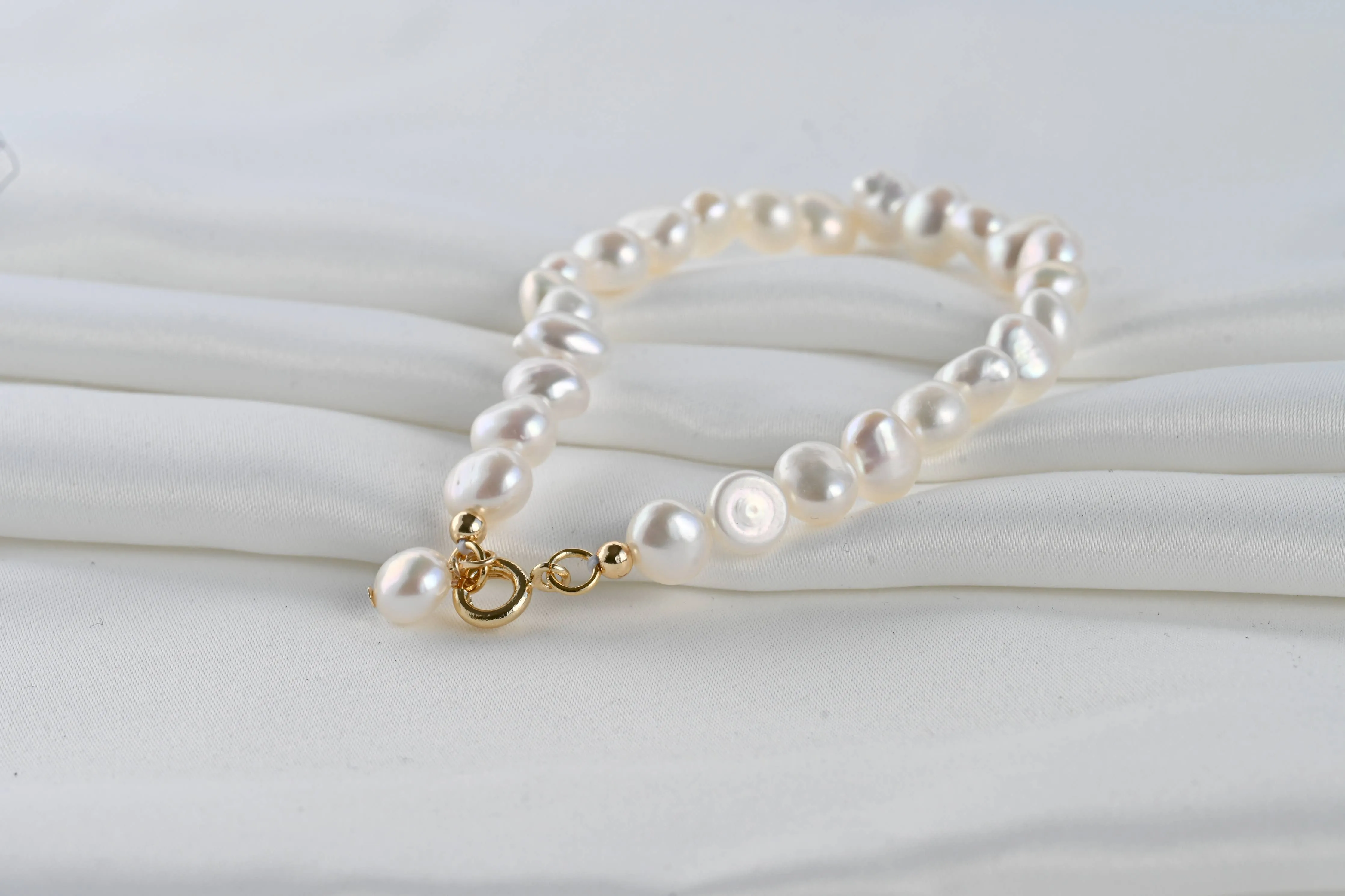 Dainty Pearl Bracelet