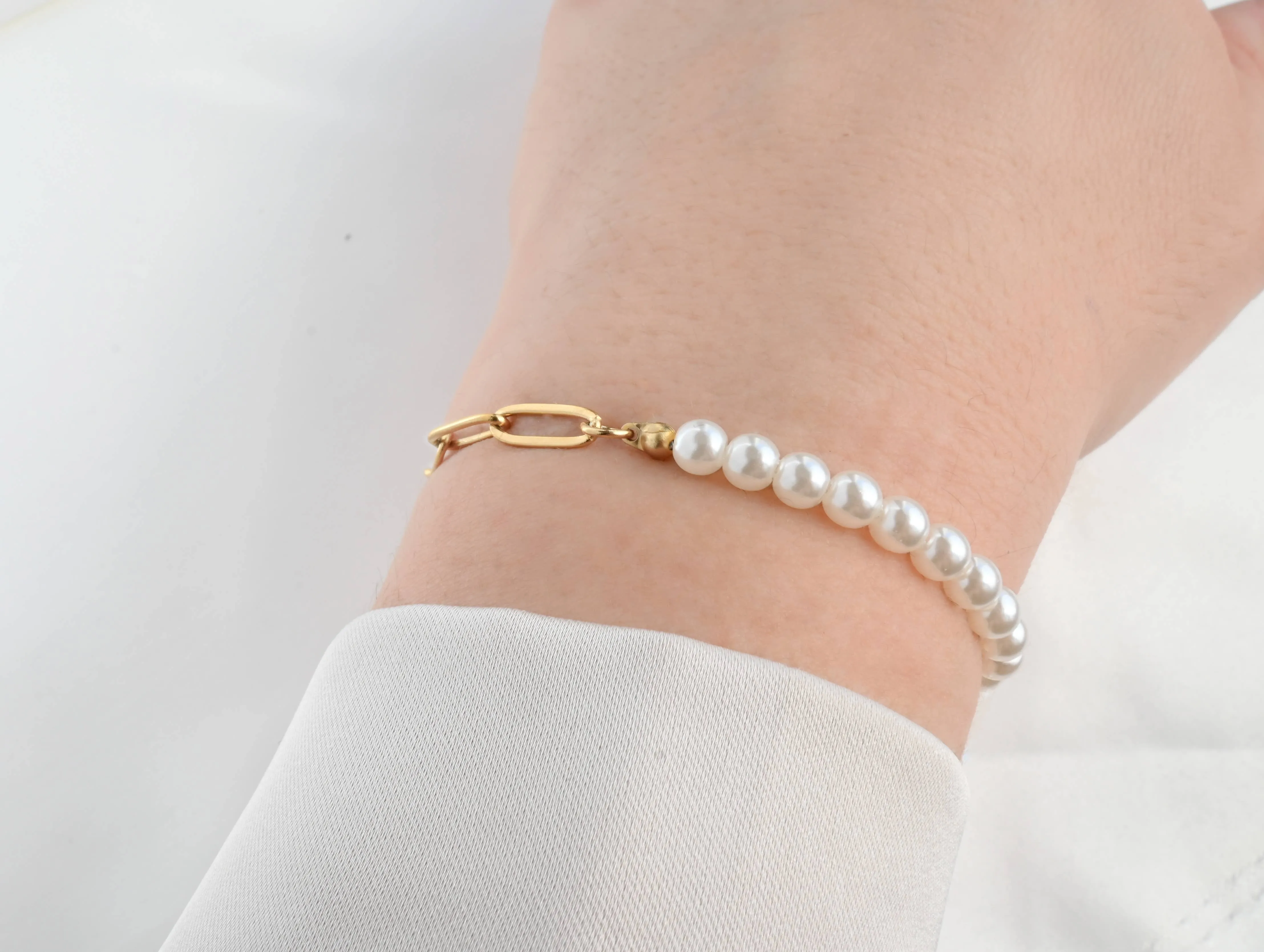 Dainty Pearl Bracelet