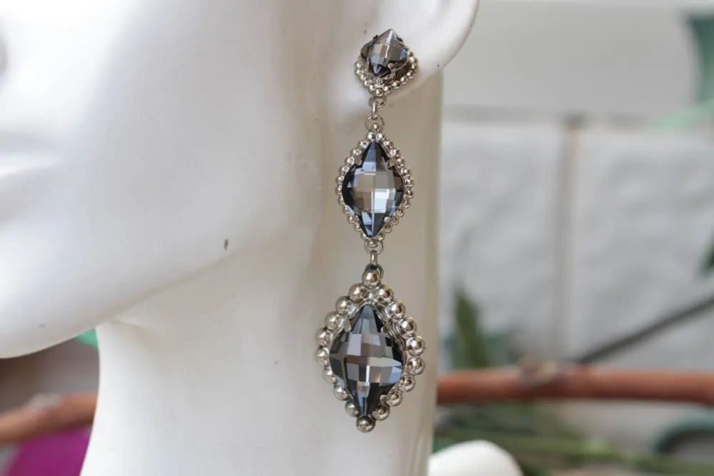 GRAY CHANDELIER EARRING