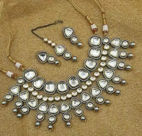 Grey Moti Layered Ad Kundan Set