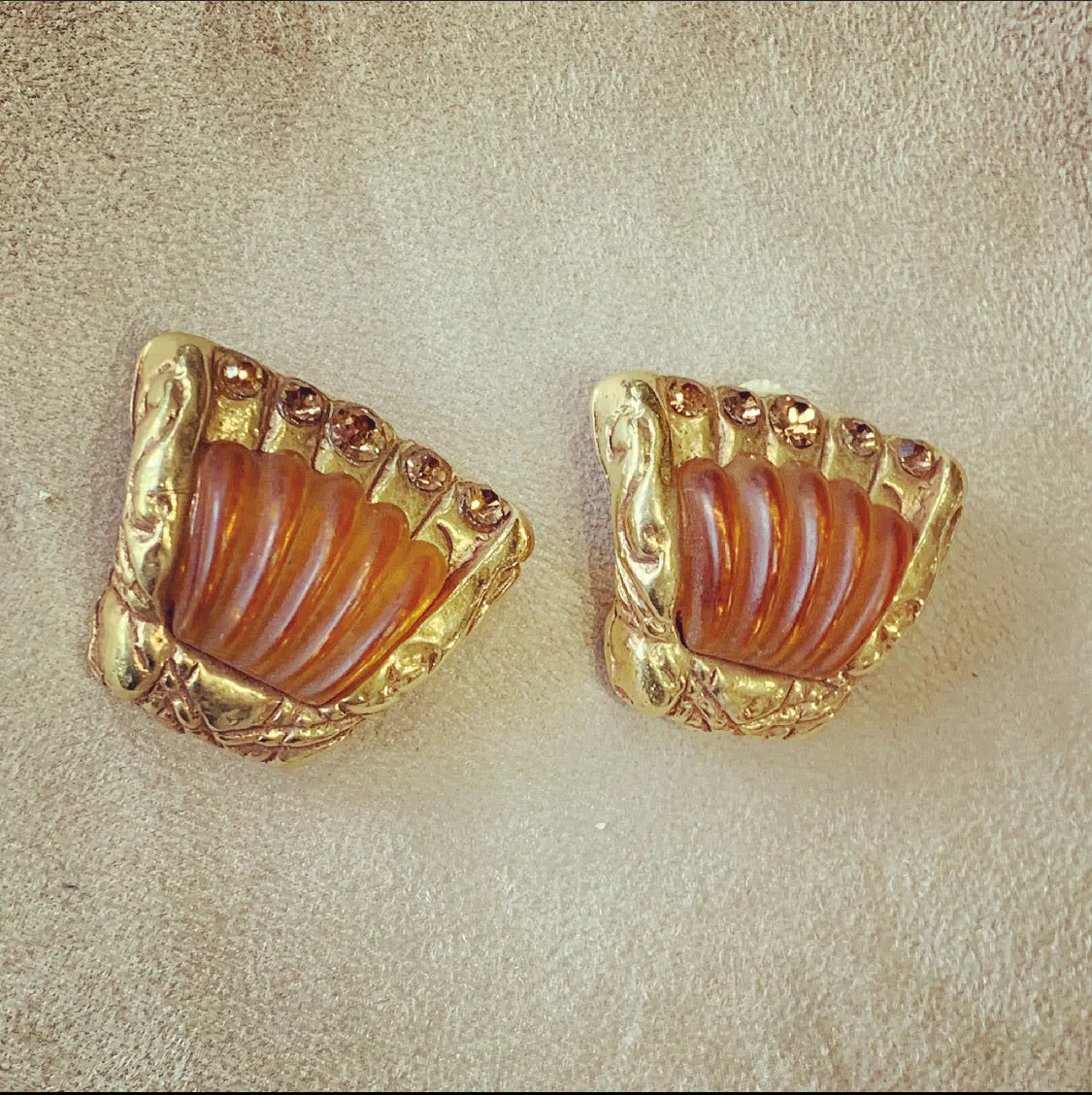 Kalinger Paris Amber scalloped clip on earrings