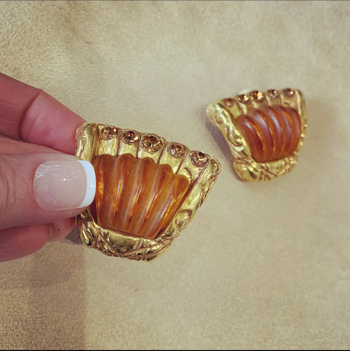 Kalinger Paris Amber scalloped clip on earrings