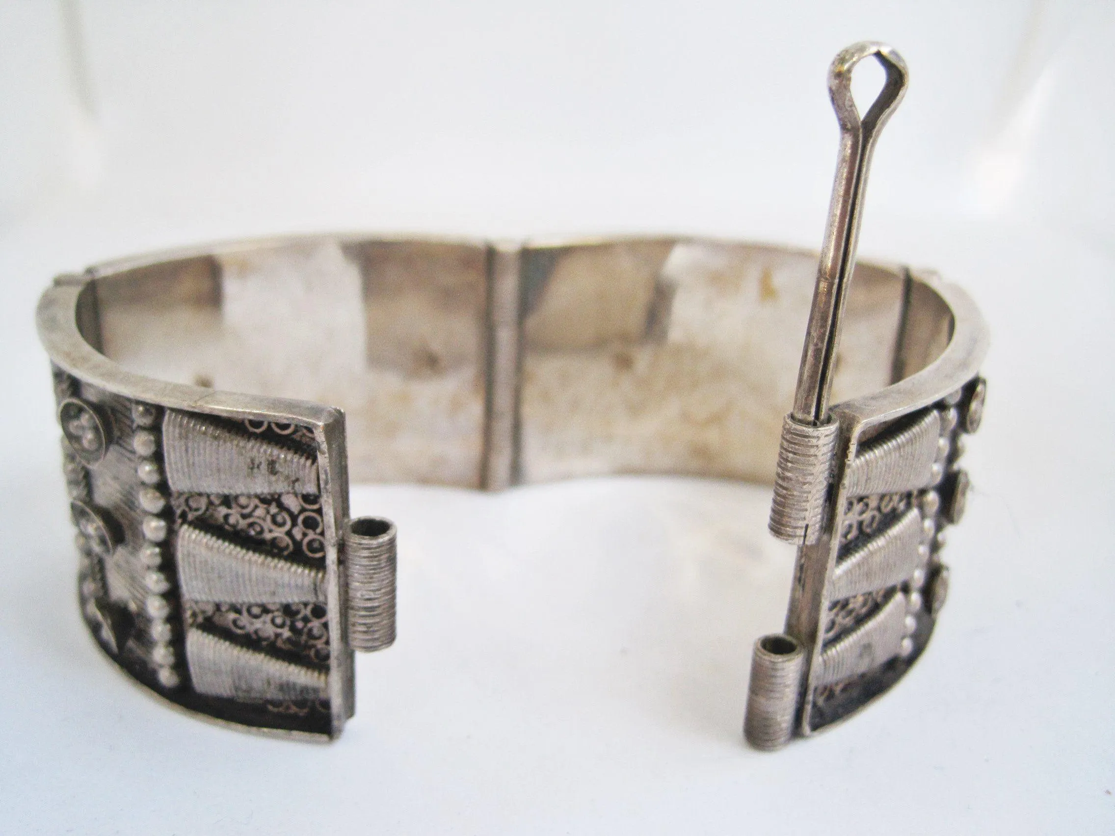 La Scuola Di Orafi E Argentieri Di Tripoli Bracelet. Silver Hinged Bangle