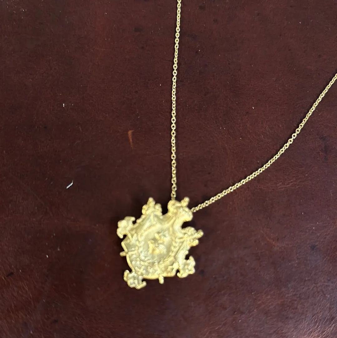 LUXE 18KT GOLD PLATED LARGE CROWN NECKLACE