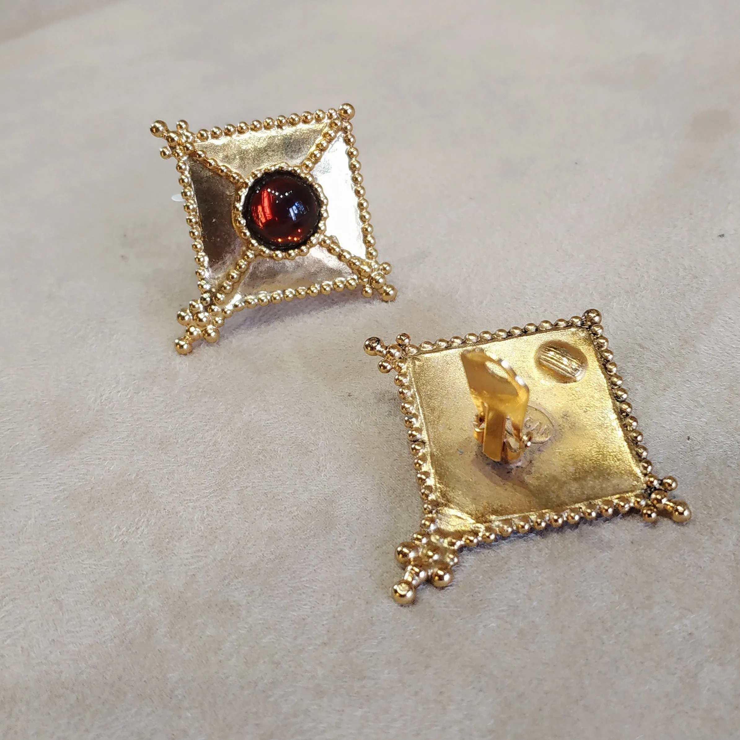 Oscar De La Renta Amber square clip on earrings