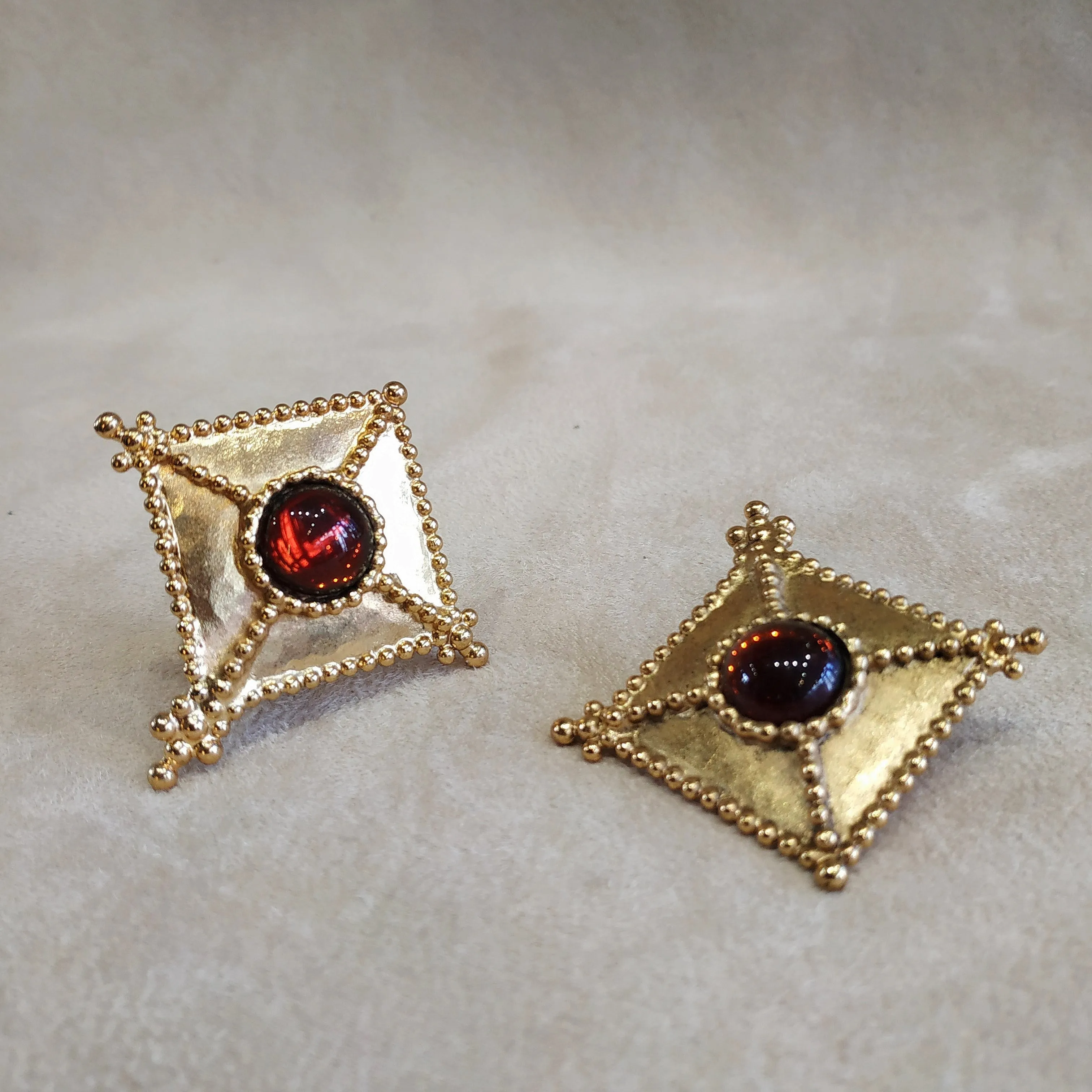 Oscar De La Renta Amber square clip on earrings